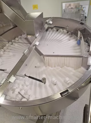 linia pakująca IMA K-150, linia do pakowania tabletek, linia do pakowania kapsułek, linia farmaceutyczna, używane maszyny farmaceutyczne, liczarka tabletek SwiftPack SPC12, zakrętarka IMA F57, kartoniarka IMA K-150, etykieciarka Libra ECO 350, zgrzewarka indukcyjna ME.RO, waga kontrolna Mettler Toledo XS2, serializacja produktów, linia do suplementów diety, maszyny do pakowania farmaceutycznego, kompletna linia pakująca, używana linia technologiczna, linia do butelkowania tabletek, linia do pakowania kapsułek w pojemniki, pakowaczka zbiorcza Pester PEWO-Pack 450 SN.