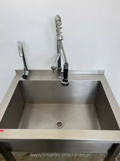 Zlew ze stali nierdzewnej z dwiem bateriami