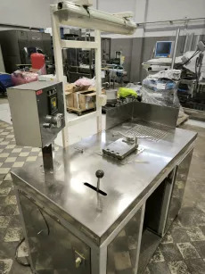 Prasa hudrauliczna do pudrów (Urliński, 1998) nr 2