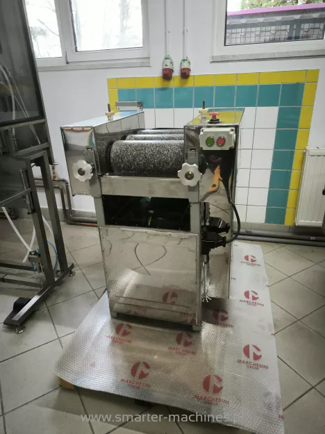 Trójwalcówka do rozcierania mas