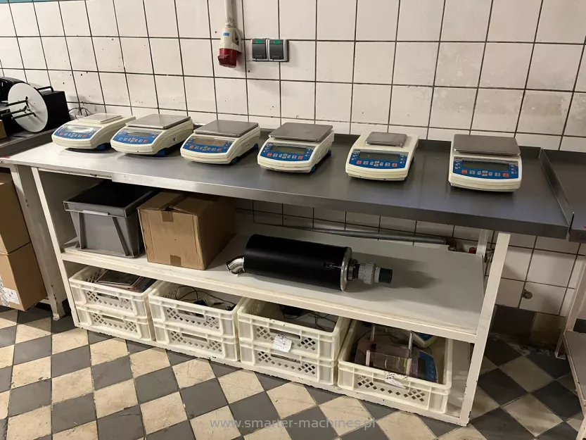 Stoły do laboratorium z blatami ze stali nierdzewnej 3 szt.