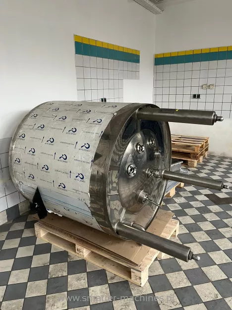 Nowy zbiornik magazynowy z mieszadłem 835l