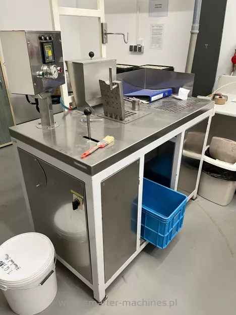 Prasa hudrauliczna do pudrów (Urliński, 2004)